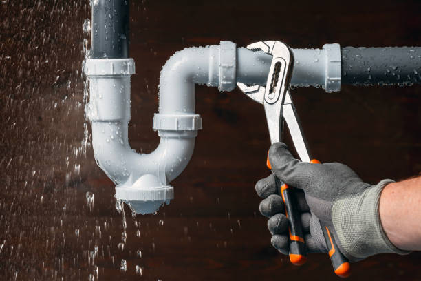 Professional Leak Detection technician working in Island Park, NY